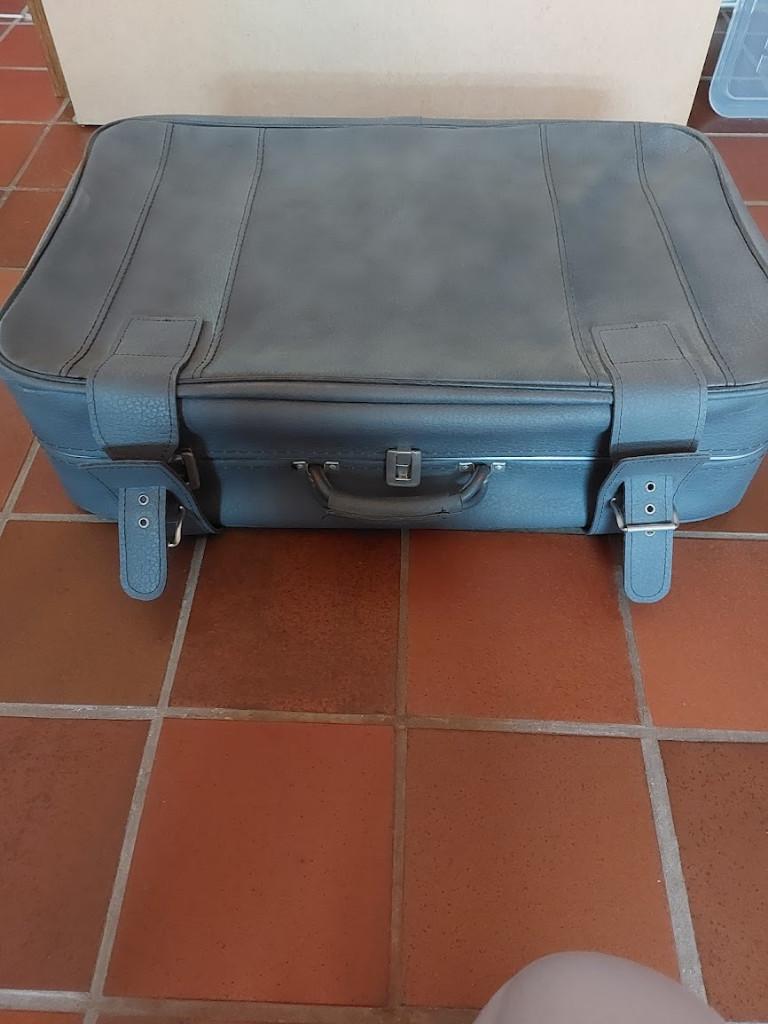 valise - grise - vintage - 68 cm sur 45 cm