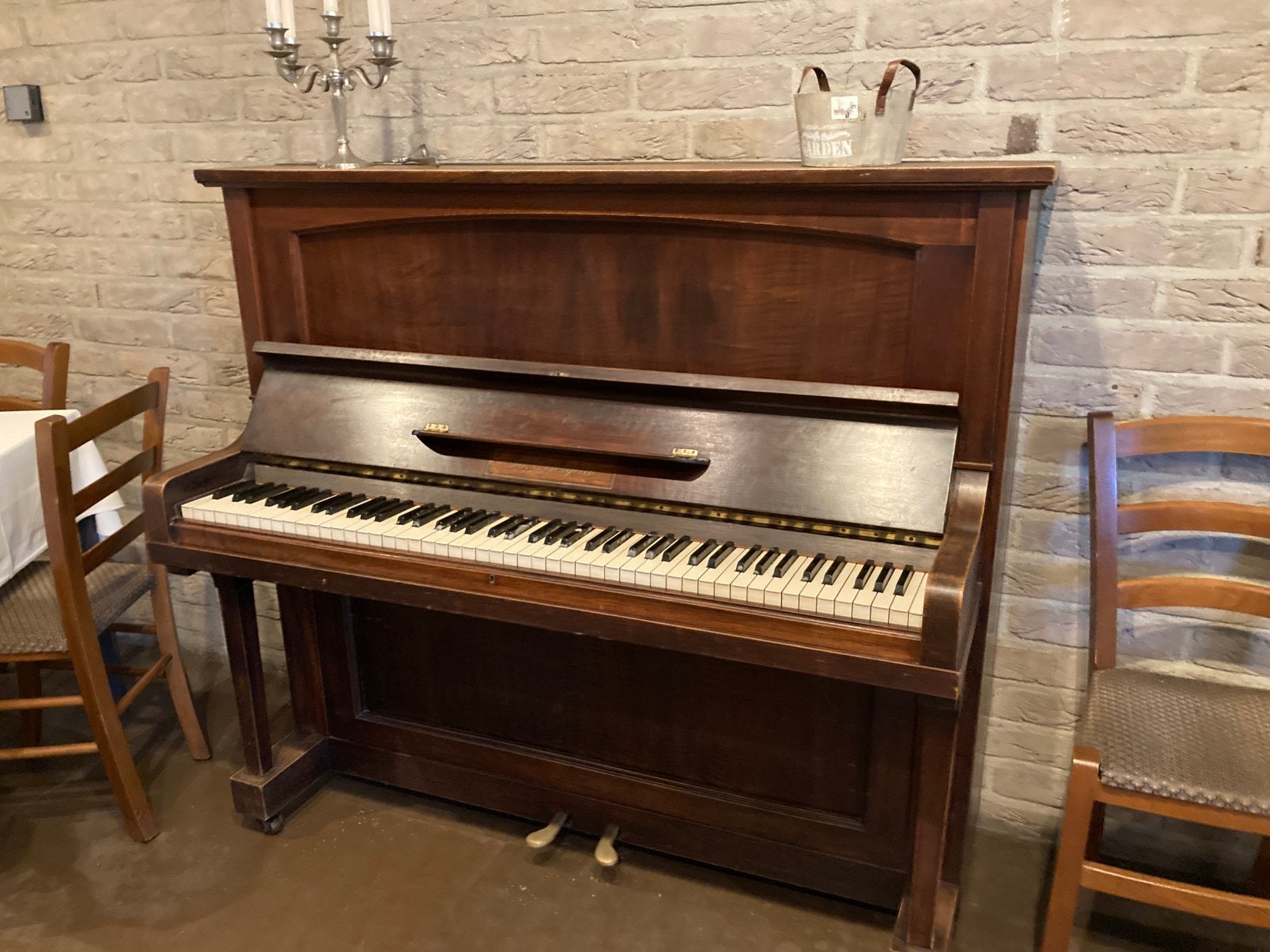 Piano als aankleding, gratis, Muziek en Instrumenten, Piano's, Ophalen, Gebruikt, Bruin, Piano