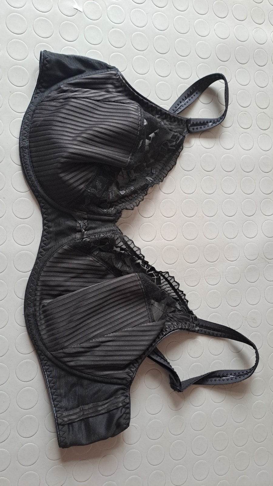 Chantelle zwarte bh, zeer weinig gedragen, EU95c, FR110c, Kleding | Dames, Chantelle, Ophalen of Verzenden, Zwart, BH