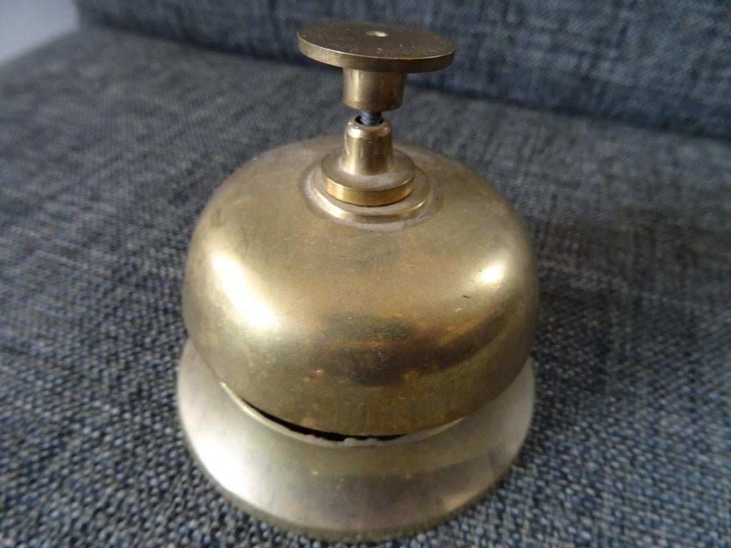 Curiosa vintage koperen hotelbel winkelbel toonbankbel 1960, Antiek en Kunst, Ophalen of Verzenden