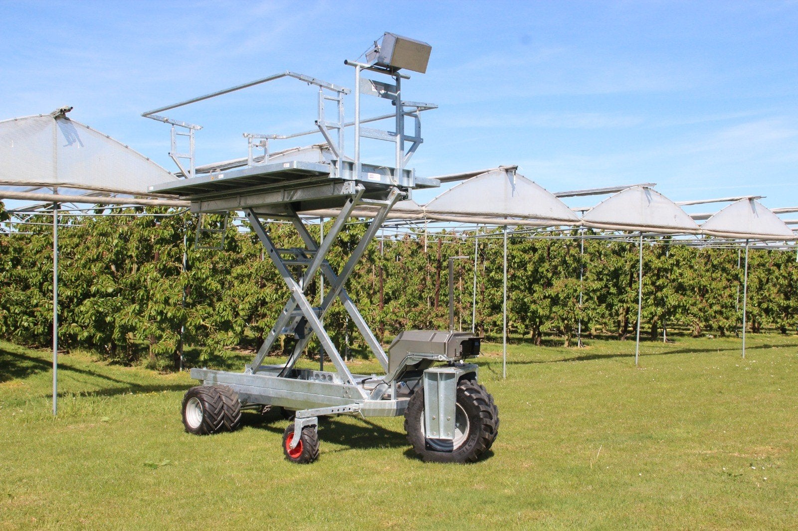 elektrische hoogwerker fruitteelt snoei plateau, Zakelijke goederen, Ophalen, Fruitteelt, Oogstmachine