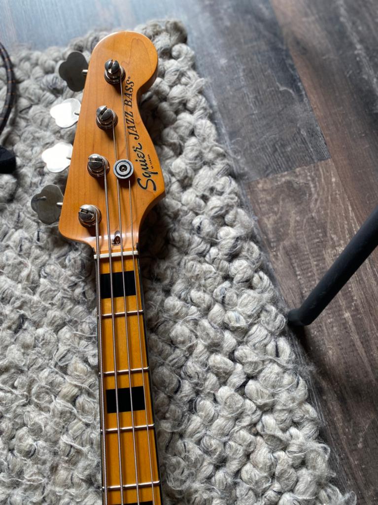 Squier basgitaar, Muziek en Instrumenten, Ophalen, Zo goed als nieuw
