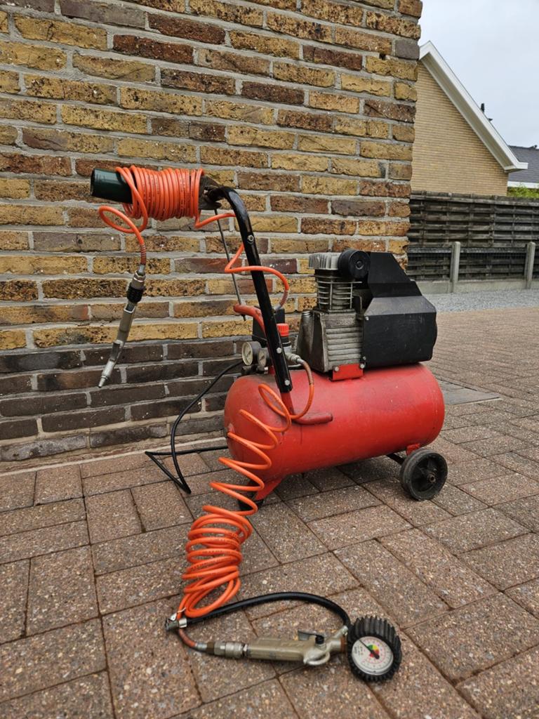 Compressor 8 Bar met toebehoren, Doe-het-zelf en Bouw, Ophalen, Gebruikt, 6 tot 10 bar