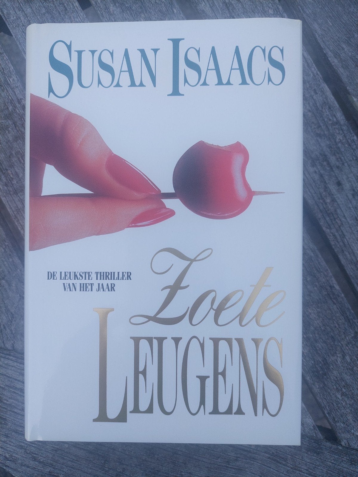 S. Isaacs - Zoete leugens, Boeken, Streekboeken en Streekromans, Ophalen of Verzenden, S. Isaacs