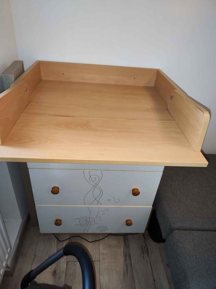 Commode à langer pour bébé – Bon état, Enfants & Bébés, Enlèvement, Utilisé