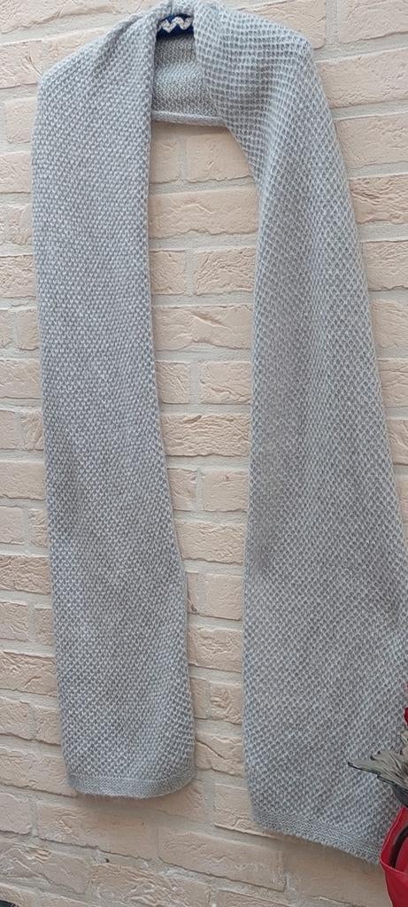 Sjaal, Kleding | Dames, Mutsen, Sjaals en Handschoenen, Ophalen of Verzenden, Zo goed als nieuw, Sjaal