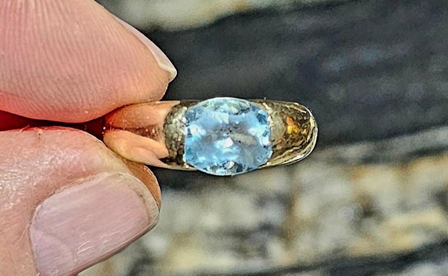 BAGUE EN OR 18 CARATS POINÇONNÉE AVEC TOPAZE BLEUE, Bijoux, Sacs & Beauté, Bagues, Neuf, Or, Or, Avec pierre précieuse