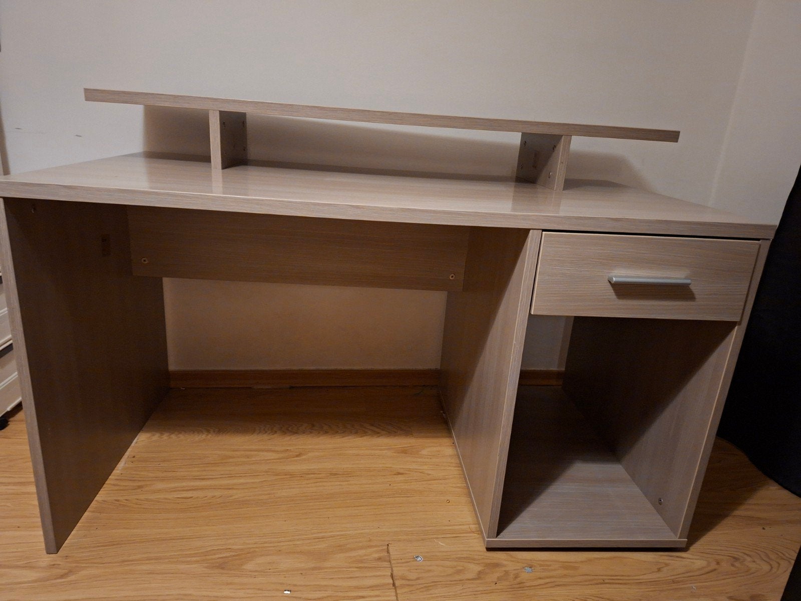 bureau, Huis en Inrichting, Bureaus, Ophalen, Hout, Zo goed als nieuw, Grijs