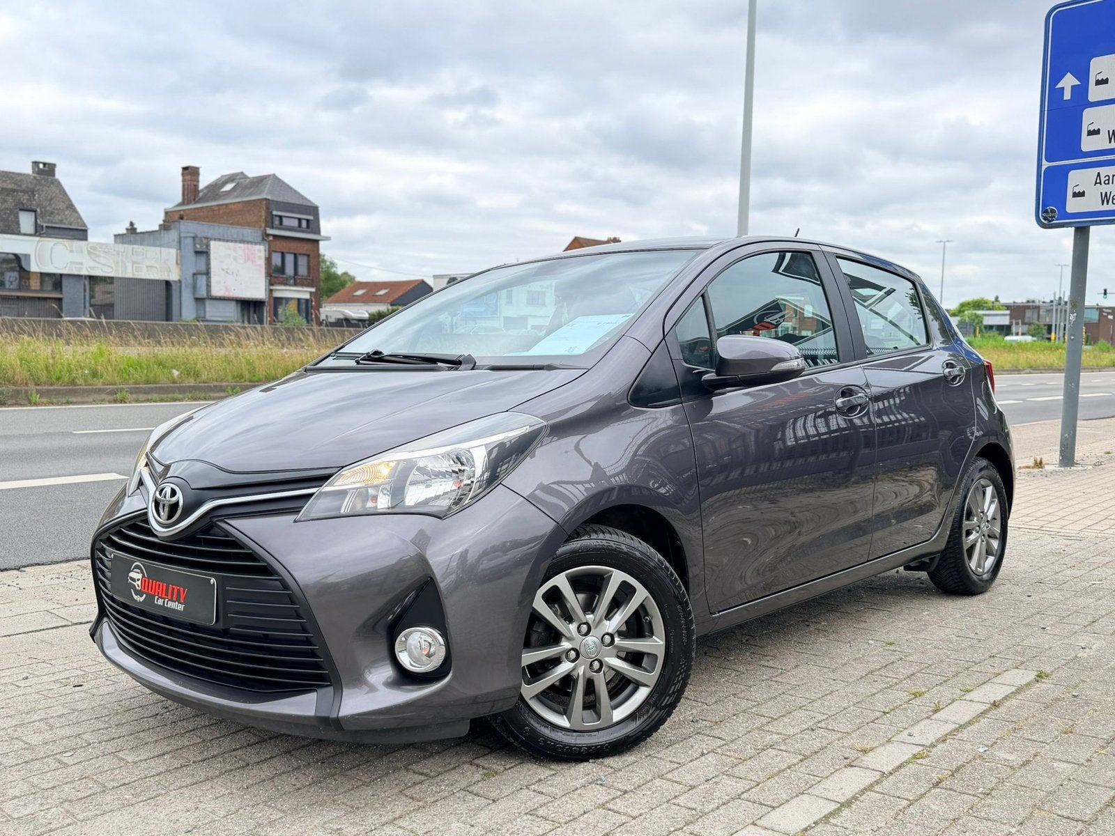 Toyota Yaris 2015 105dkm 1.33i Navi Pdc Camera 1st eigenaar, Achat, Euro 6, Entreprise, Garantie prolongée