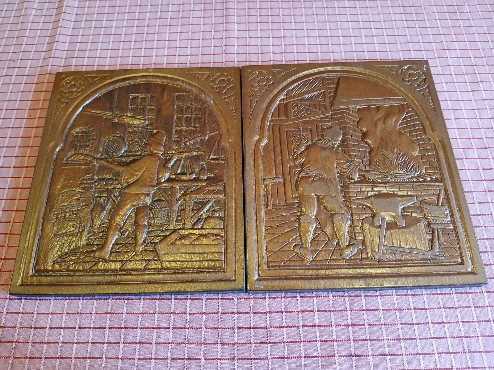 2 verschillende houten afbeeldingen, Antiek en Kunst, Ophalen of Verzenden