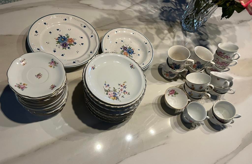 Bloemenservies 59 stuks, Huis en Inrichting, Keuken | Servies, Ophalen, Bord(en)