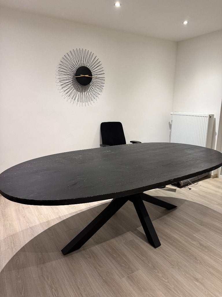 Zwarte Eettafel massief eik met schade, Huis en Inrichting, Tafels | Eettafels, Ophalen, Gebruikt, 100 tot 150 cm, Eikenhout