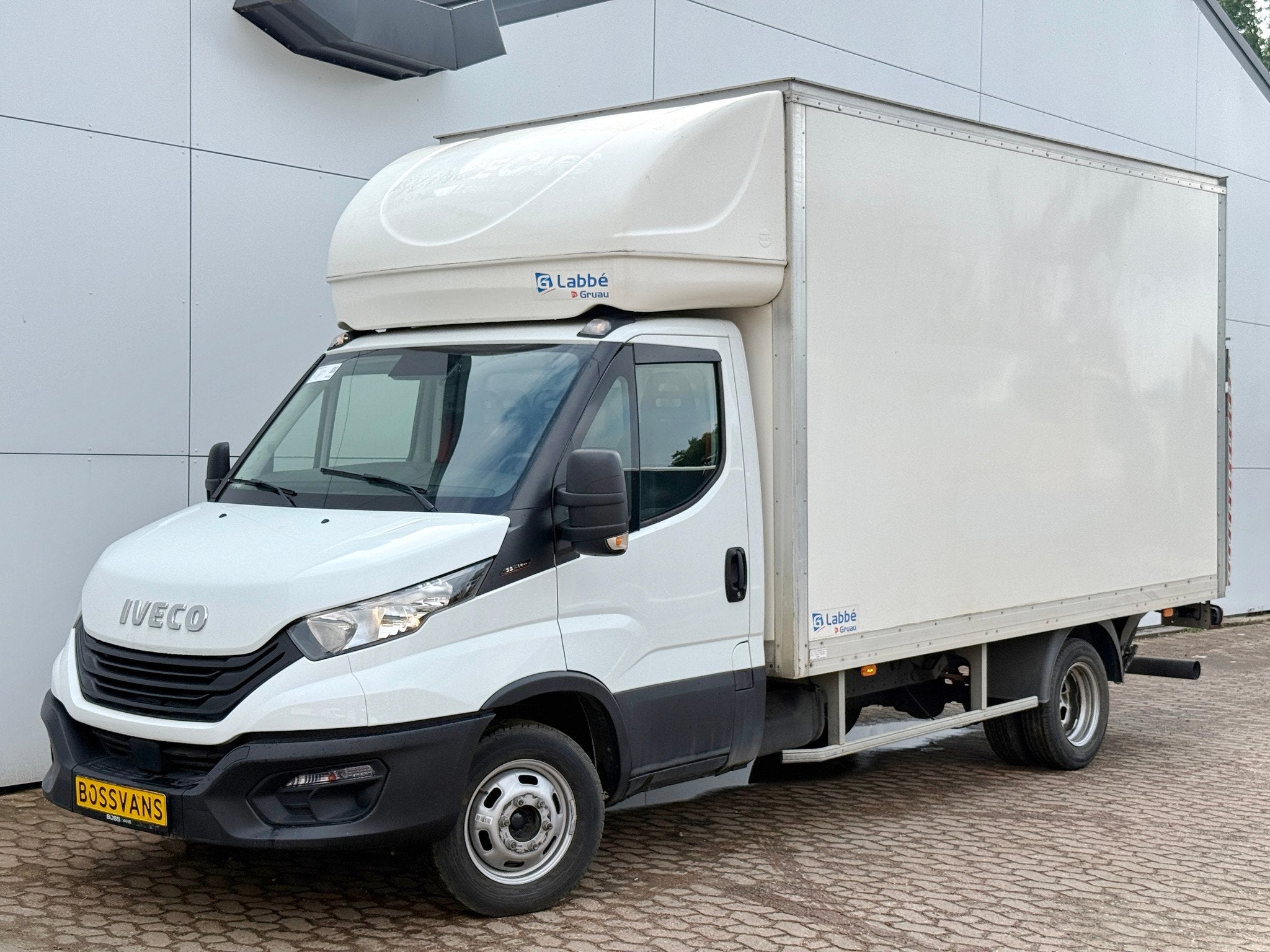 Bakwagen Laadklep Zijdeur Camera Climate Control Bluetooth M, Auto's, Gebruikt, Euro 6, 4 cilinders, Iveco
