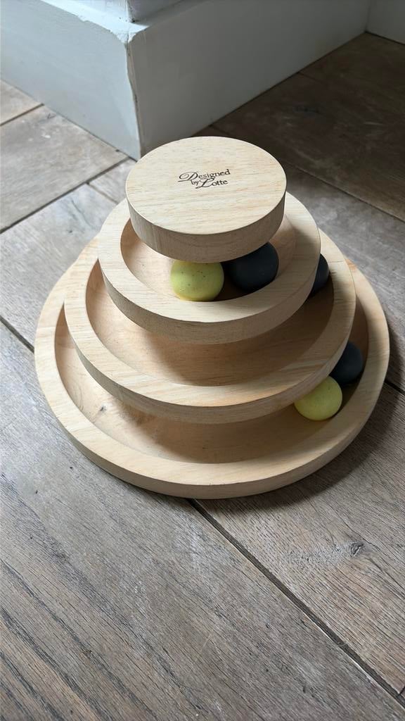Tour de jeu pour chats en bois conçue par Lotte, Animaux & Accessoires, Jouets pour chats, Enlèvement, Comme neuf
