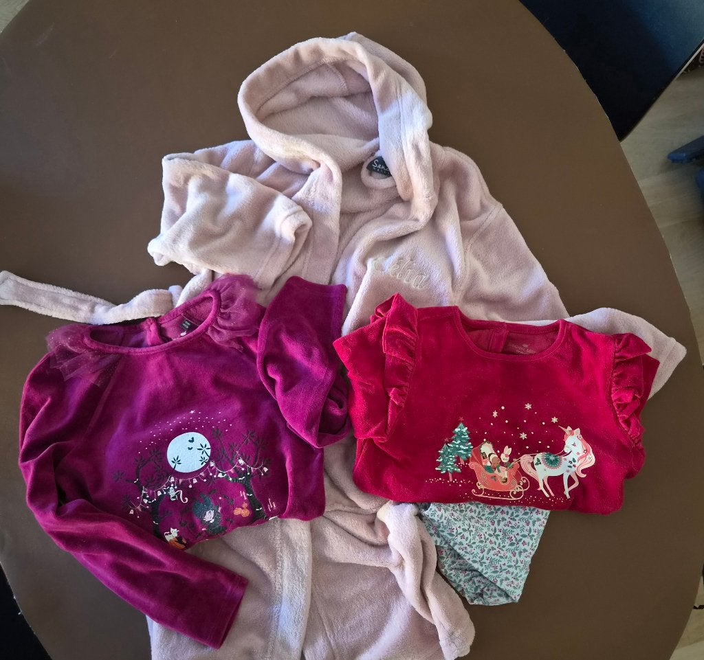 Set pyjama's, fluwelen top, badjas 8-10 jaar Kerst Halloween, Ophalen, Meisje, Sergent Major et Sensei, Zo goed als nieuw