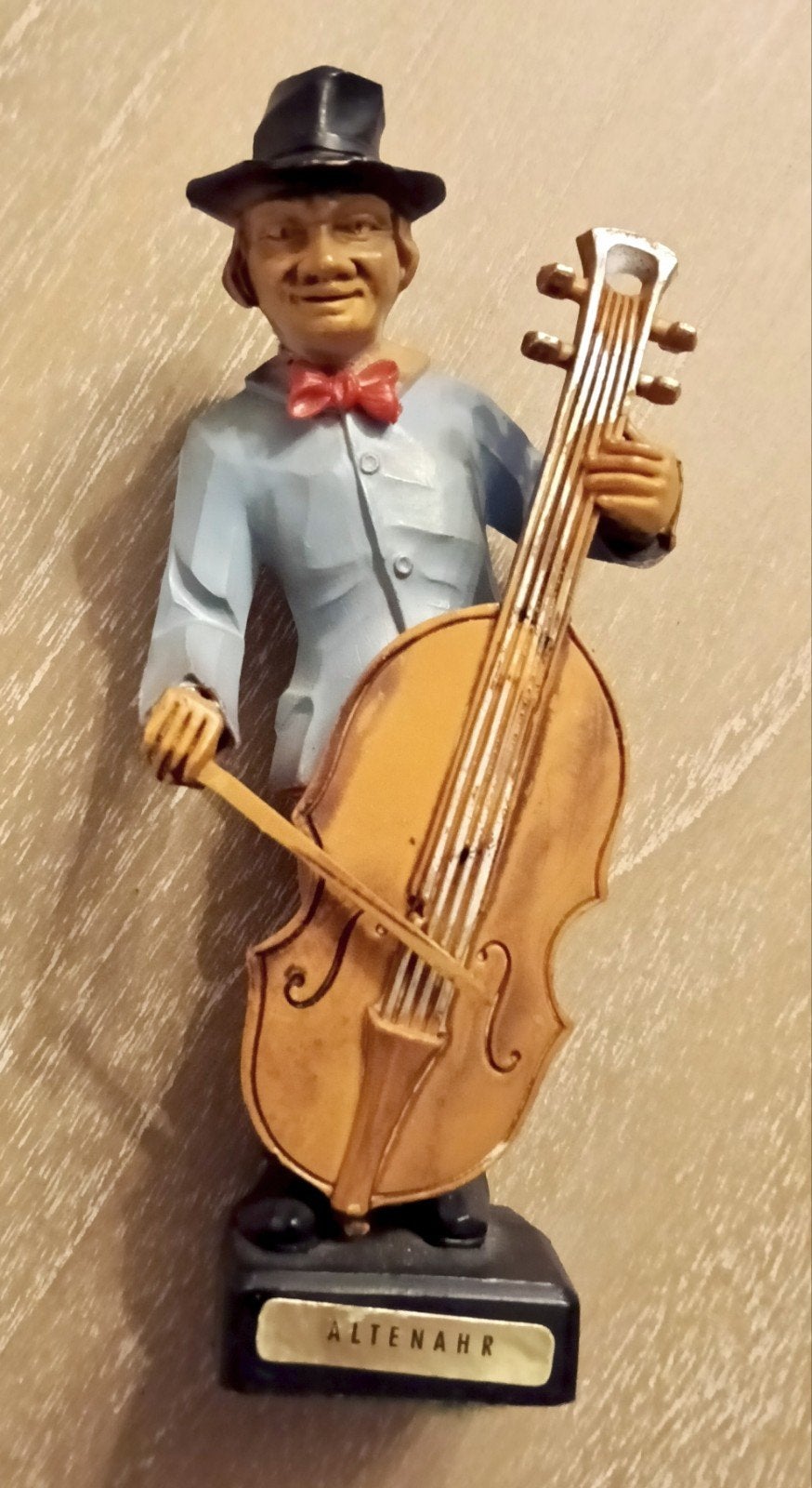 Vintage West-Germany muzikant, MCM hars beeldje contrabas, Ophalen of Verzenden, Gebruikt, Mens