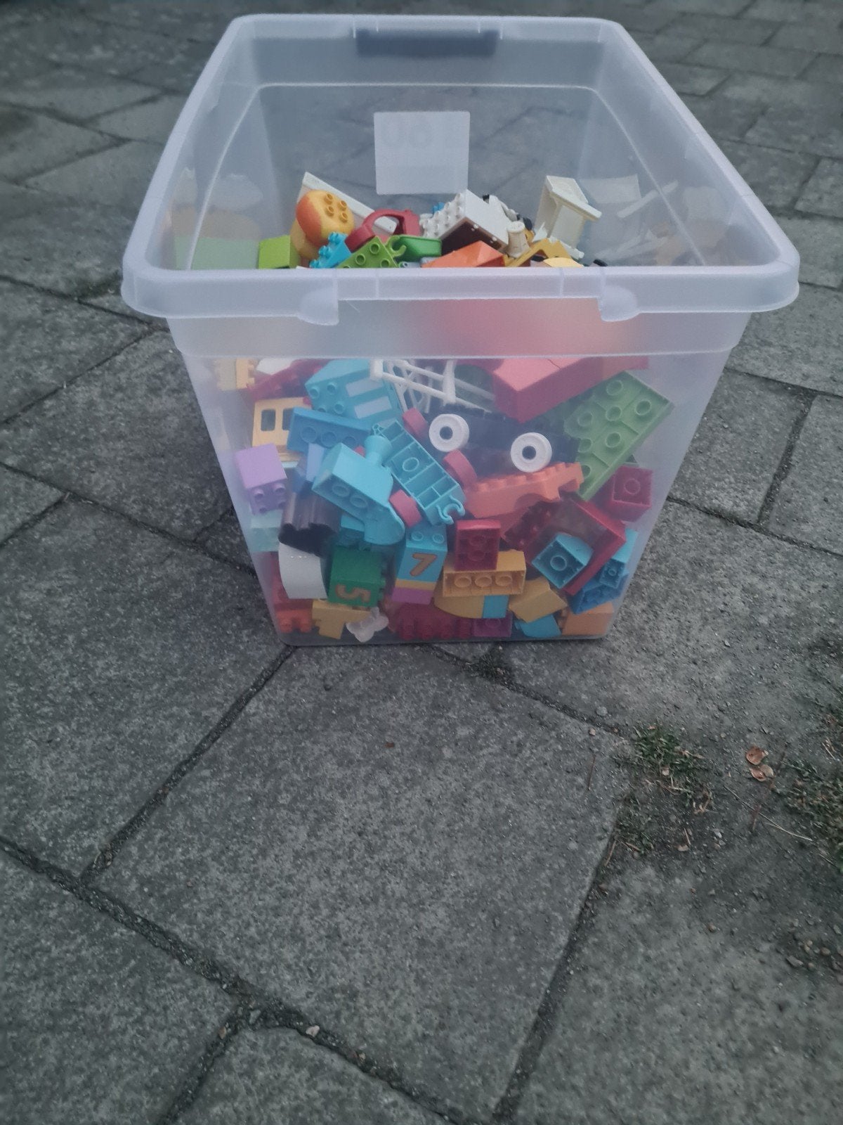 bak met duplo/lego blokken, Ophalen