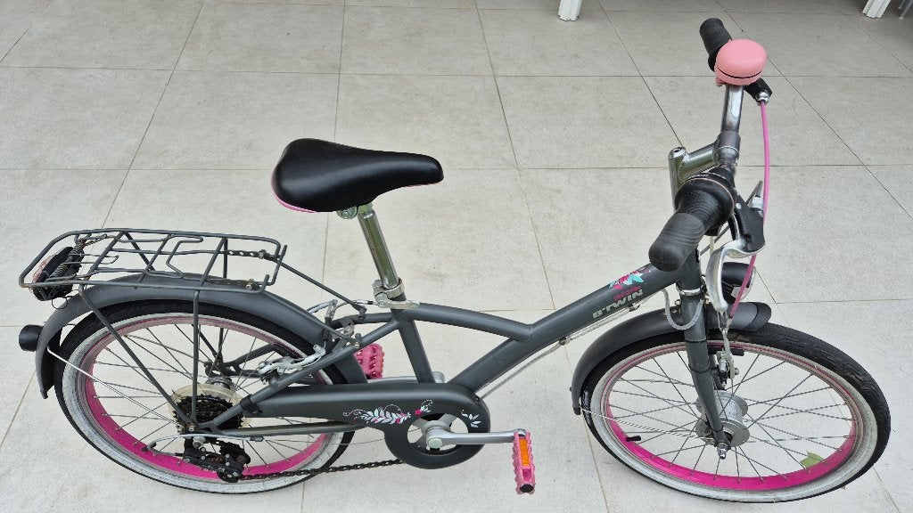 👍 als Nieuw Meisjesfiets B-Twin 20 inch + Mooi Helm =>, Vélos & Vélomoteurs, Vélos | Filles, B-Twin, Comme neuf, Vitesses, 20 pouces