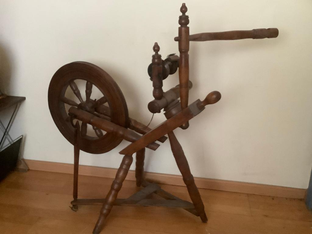 Authentiek houten spinnewielen, Hobby en Vrije tijd, Spinnewielen en Spinnen, Zo goed als nieuw, Spinnewiel, Ophalen