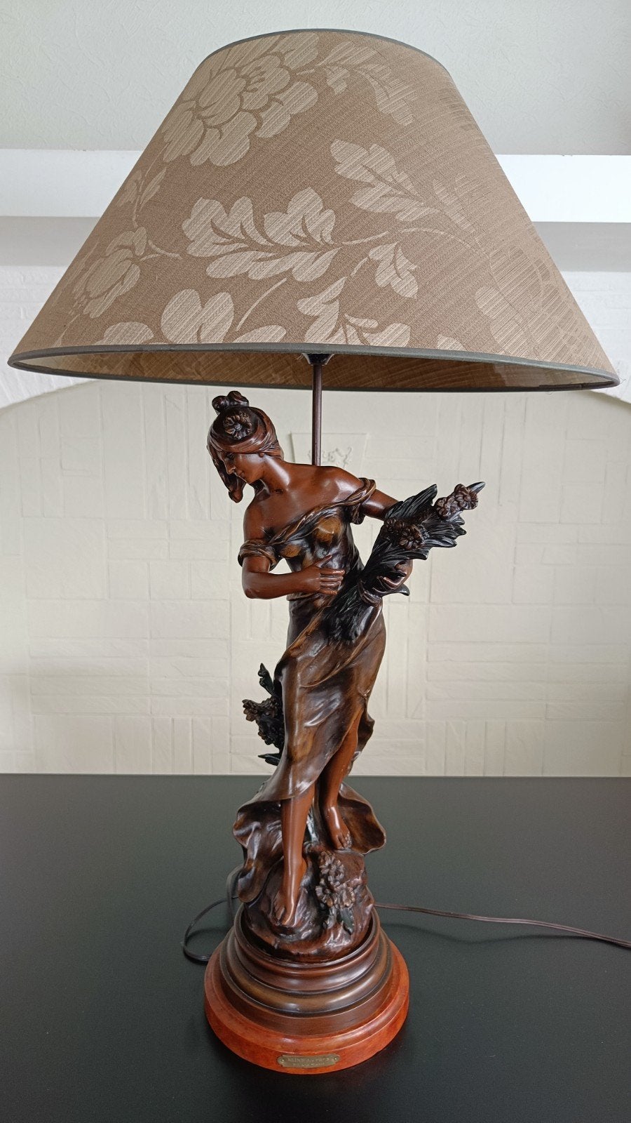 Antieke tafellamp vrouw met bloemen A.Moreau., Antiek en Kunst, Ophalen