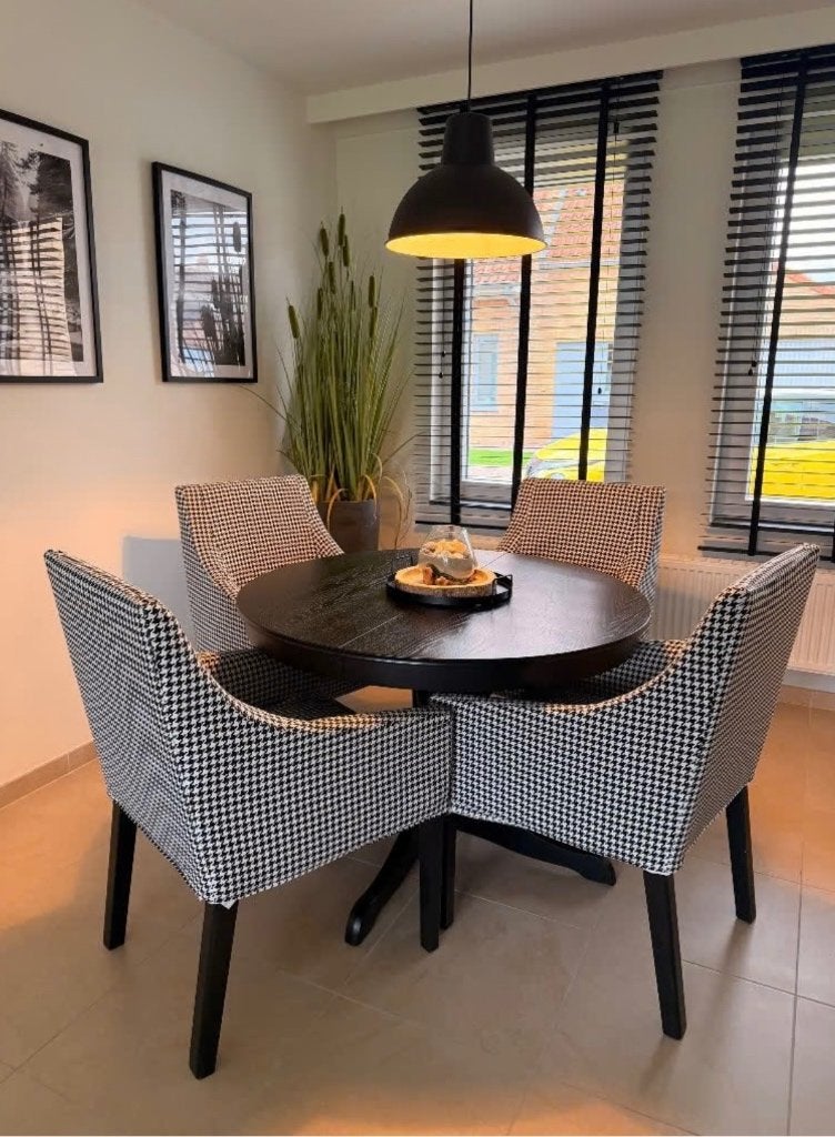Prachtige eettafel met 4 stoelen, Ophalen, Zo goed als nieuw, Vijf personen of meer, Landelijke