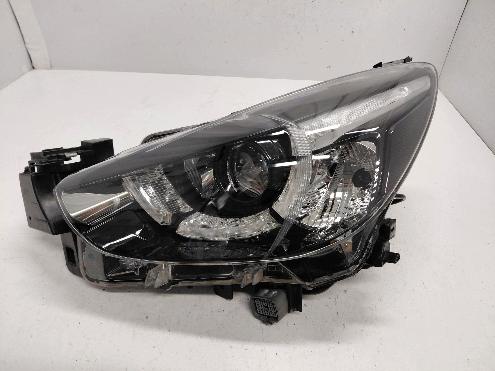 Phare gauche Mazda 2, Shinchi, Fuchu-Cho 3-1
730-8670  Hiroshima, Mazda Motor Corporation, Info@mazda.co.jp, Mazda