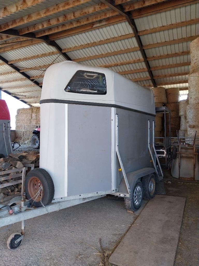 Van 1 cheval et demi, Dieren en Toebehoren, Ophalen, Gebruikt, Hout, 1½-paards trailer