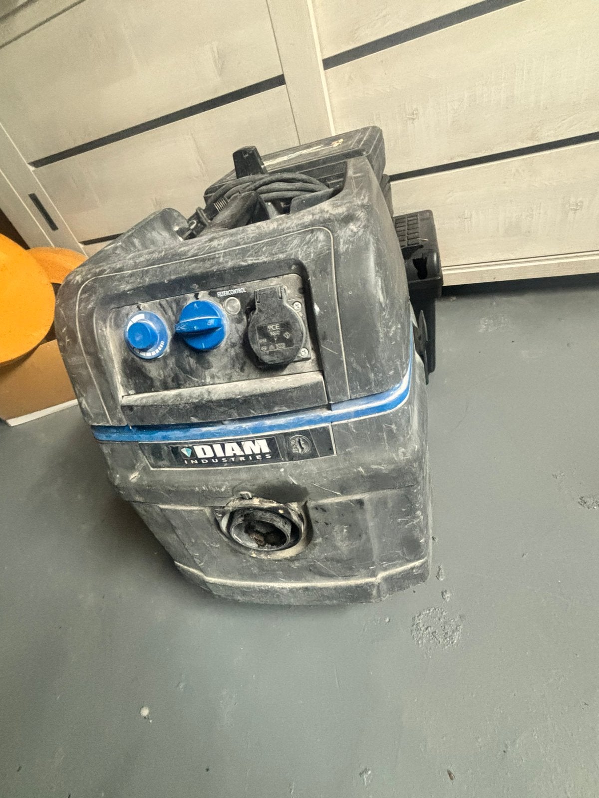 Professionele stofzuiger Diam Industrie, Ophalen