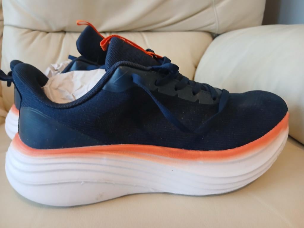 CHAUSSURES SPORT 43/44 HYPER LÈGÉRES NEUVES PRIX 10 EUR, Enlèvement, Chaussures