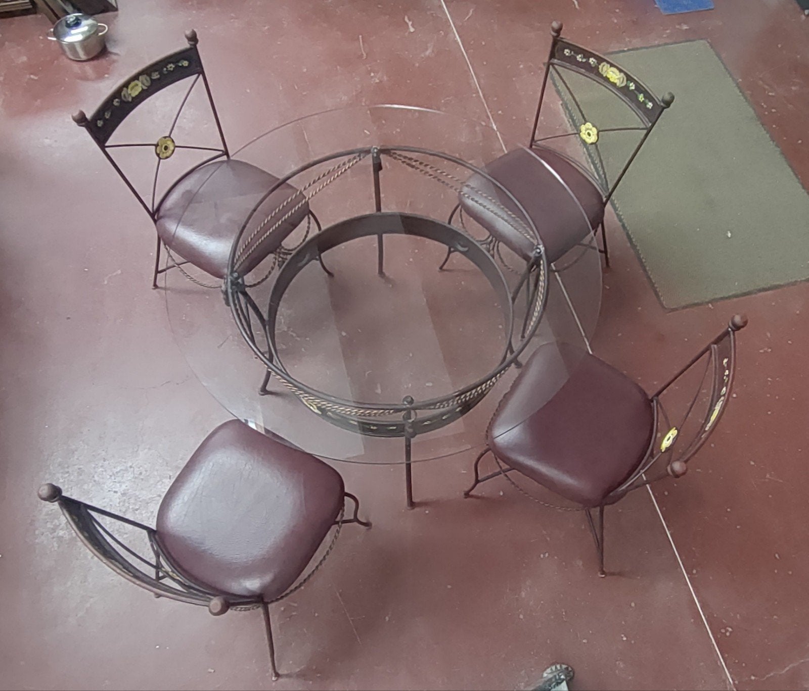 4 chaises en fer forgé avec plateau en verre, Enlèvement