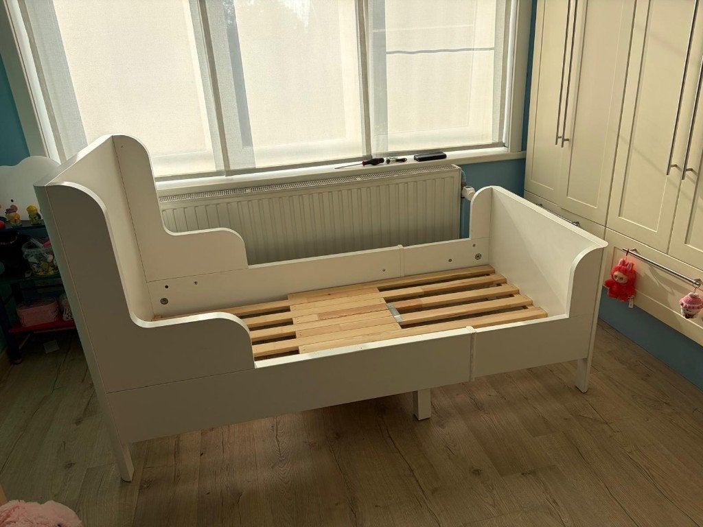 Wit meegroeibed Ikea, matras, matrasovertrekjes, Kinderen en Baby's, 70 tot 85 cm, Zo goed als nieuw, 180 cm of meer, Ophalen