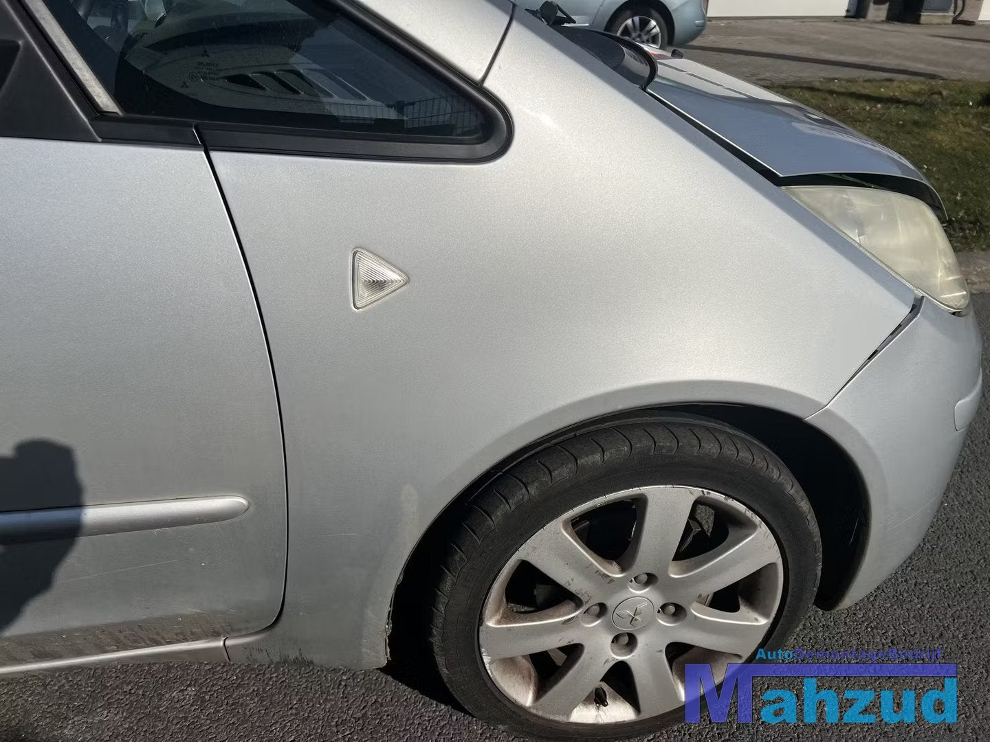 Mitsubishi colt 6 grijs 16H rechts voorscherm 2004-2014, Info@mitsubishi-motors.com, Gebruikt, Mitsubishi Motors Corporation, Mitsubishi