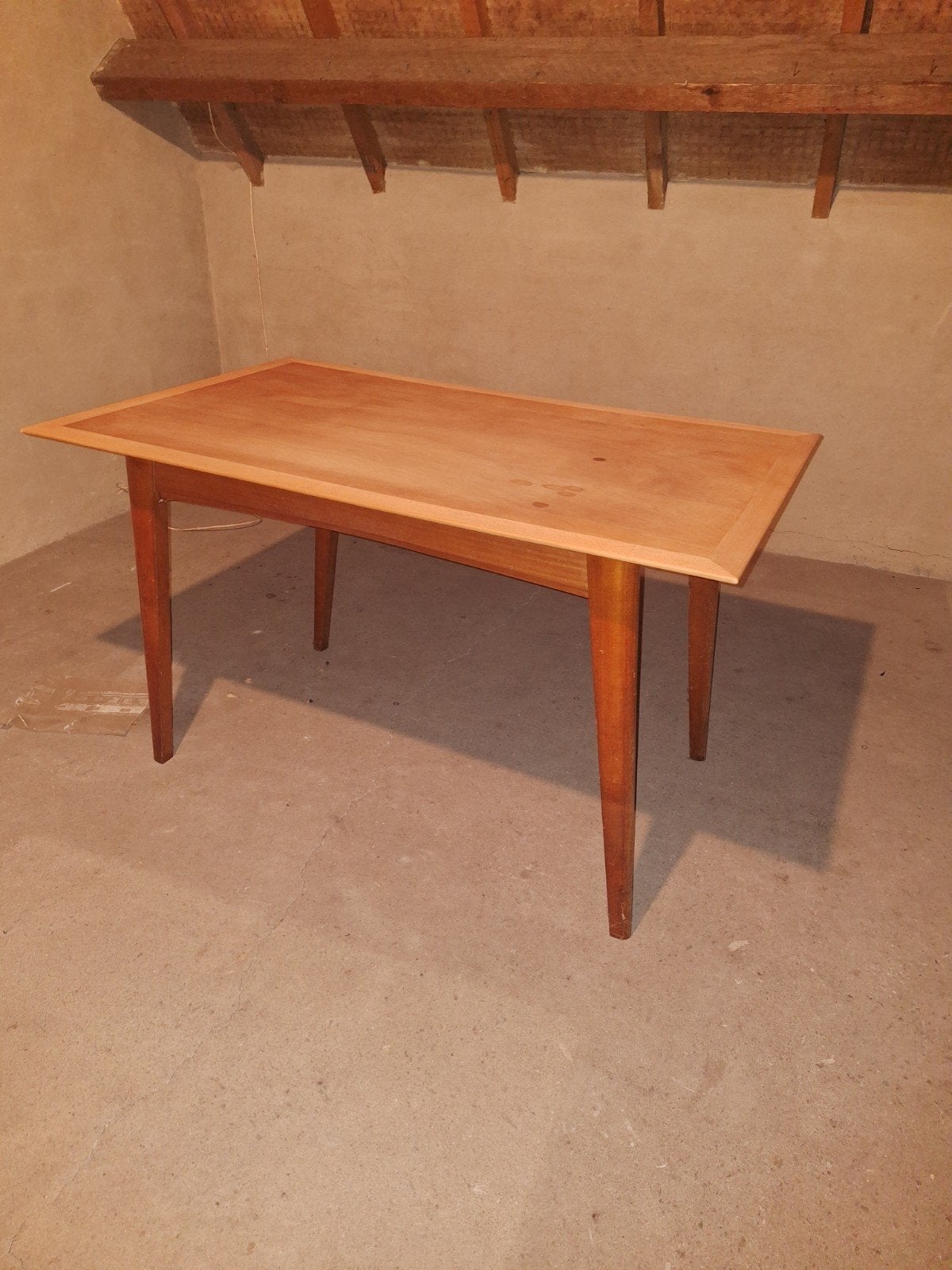 Mooie vintage houten eettafel met schuine pootjes, Antiek en Kunst, Ophalen