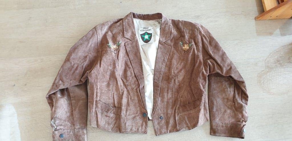 Daim jas, Ophalen of Verzenden, Zo goed als nieuw, Maat 38/40 (M), Beige