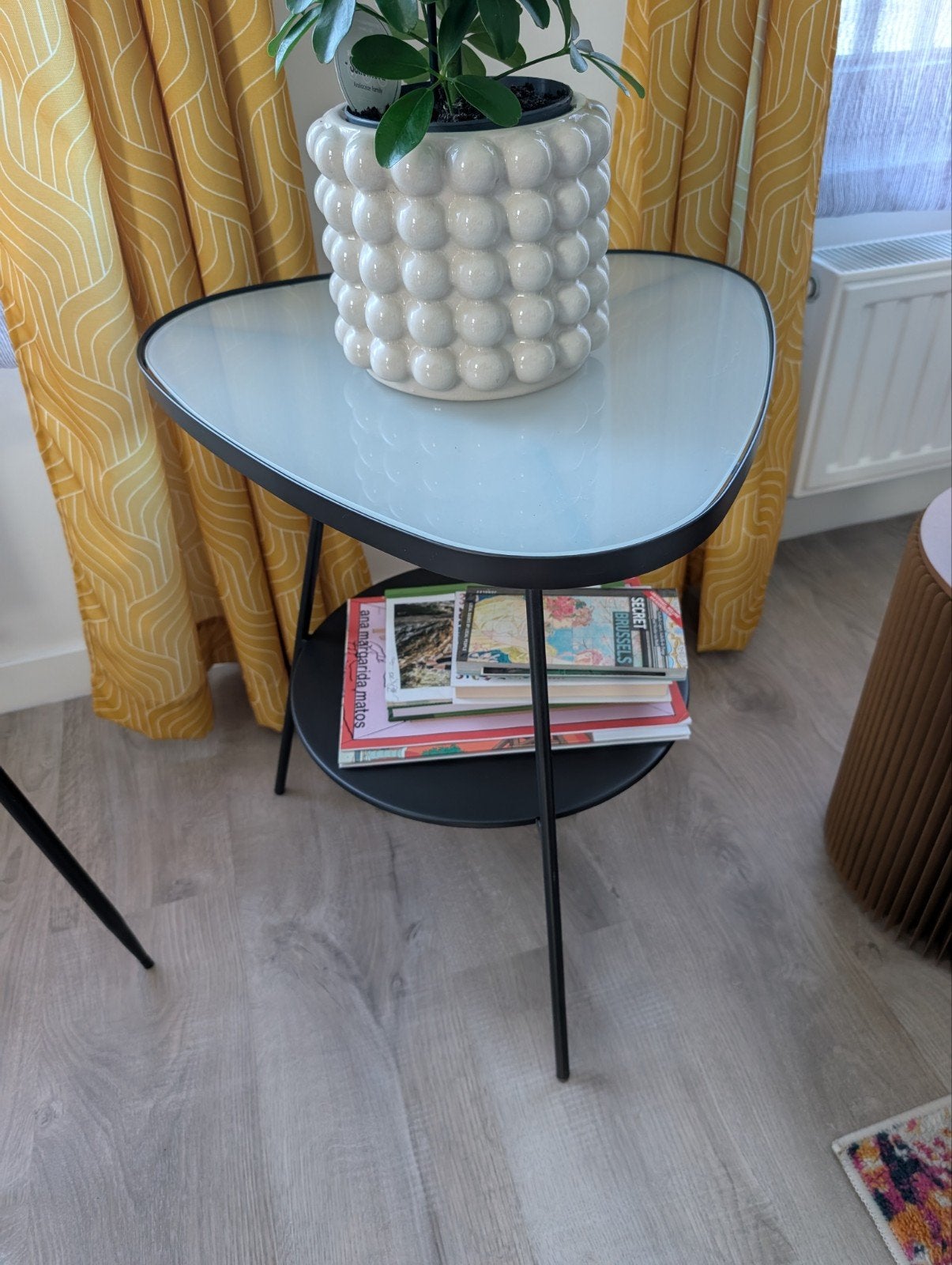 Table d’appoint / Table de chevet design triangulaire, Enlèvement, Comme neuf, Autres formes, Verre