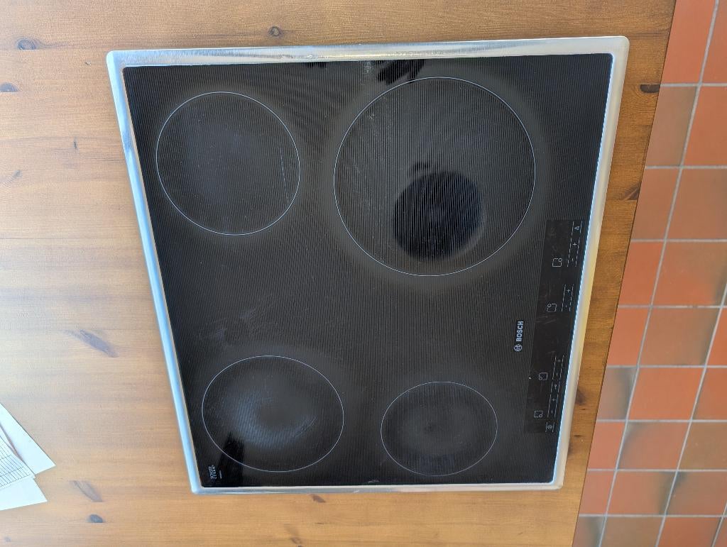 Keramische kookplaat Bosch, Electroménager, Tables de cuisson, 4 zones de cuisson, Enlèvement, Utilisé, Encastré