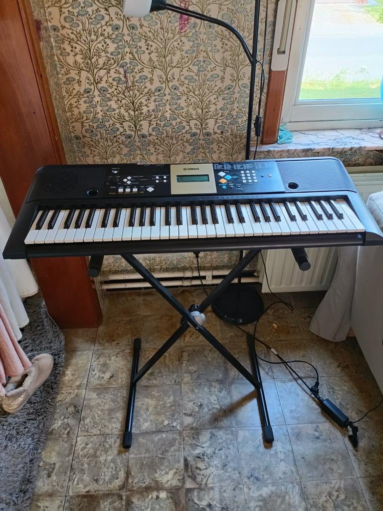Yamaha YPT-220 keyboard, Muziek en Instrumenten, Synthesizers, Ophalen, 61 toetsen, Yamaha