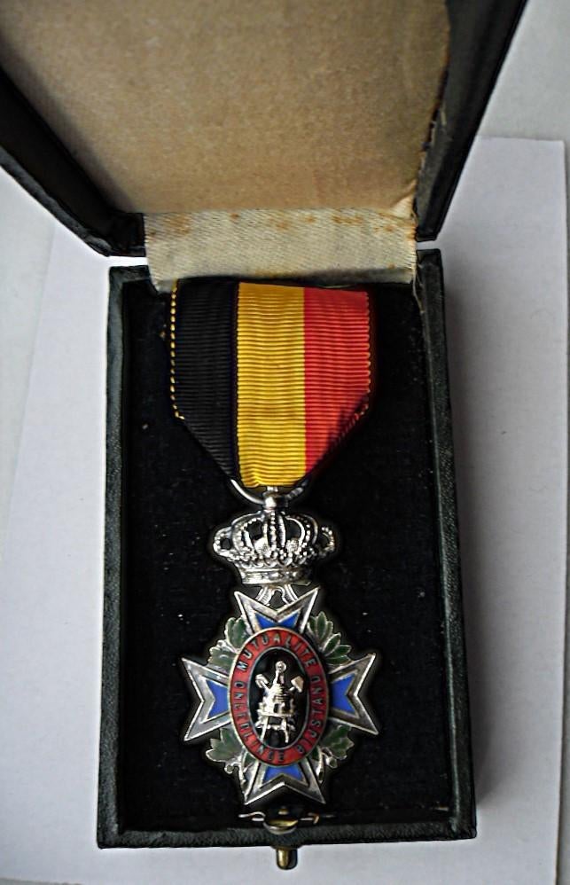 médaille Mutualité Onderlinge Bijstand  émaillée XIXe siècle, Envoi, Autres matériaux