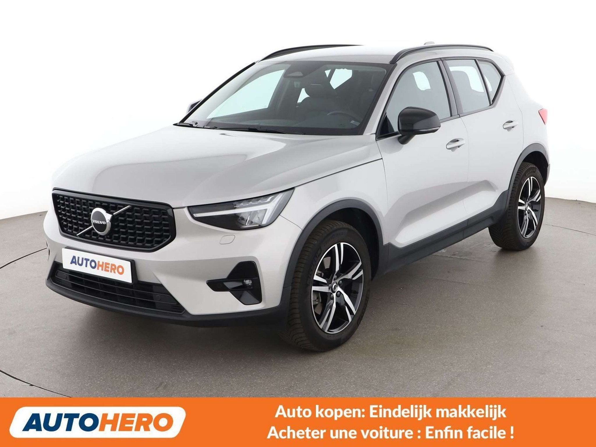 Volvo XC40 2.0 B3 Mild-Hybrid Plus Dark 2WD (bj 2023), Auto's, Gebruikt, 1688 kg, 1969 cc, Overige brandstoffen