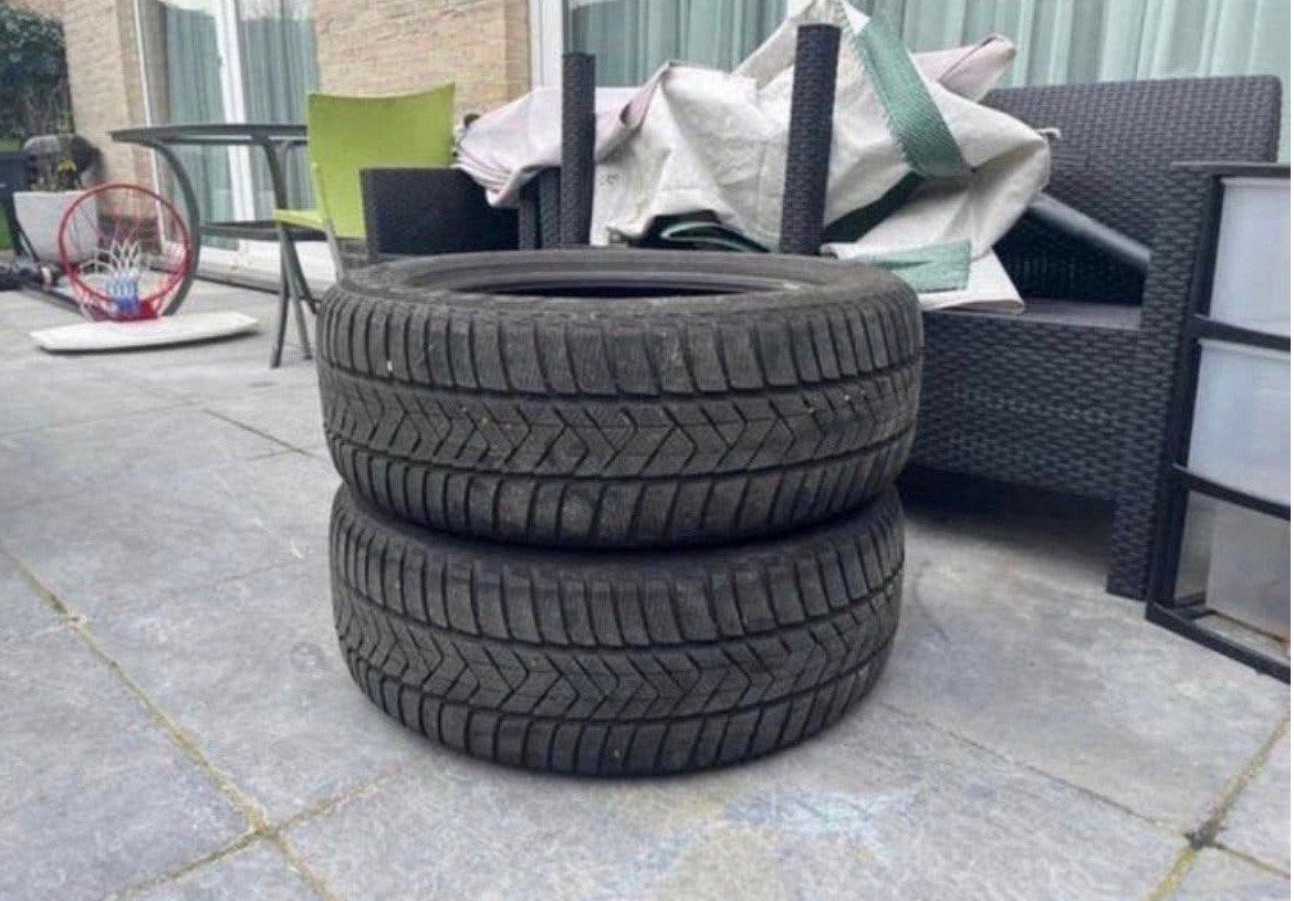 2 pneus d'hiver 235/55 R18, Autos : Pièces & Accessoires, Pneus hiver, Enlèvement, Autre, Pneu(s)