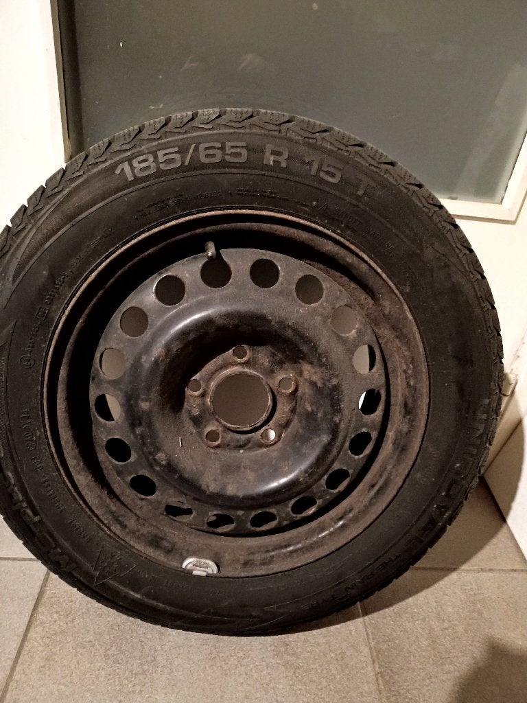 4 pneus hiver Uniroyal 185/65 R 15 T, Pneus hiver, Pneu(s), Enlèvement, Utilisé