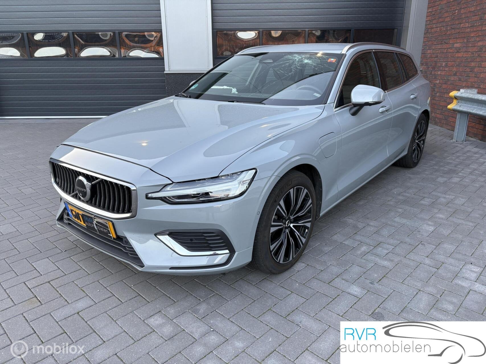 Volvo V60 2.0 T6 Plug-in hybrid AWD Plus Bright, Automaat, Gebruikt, Zwart, 4 cilinders