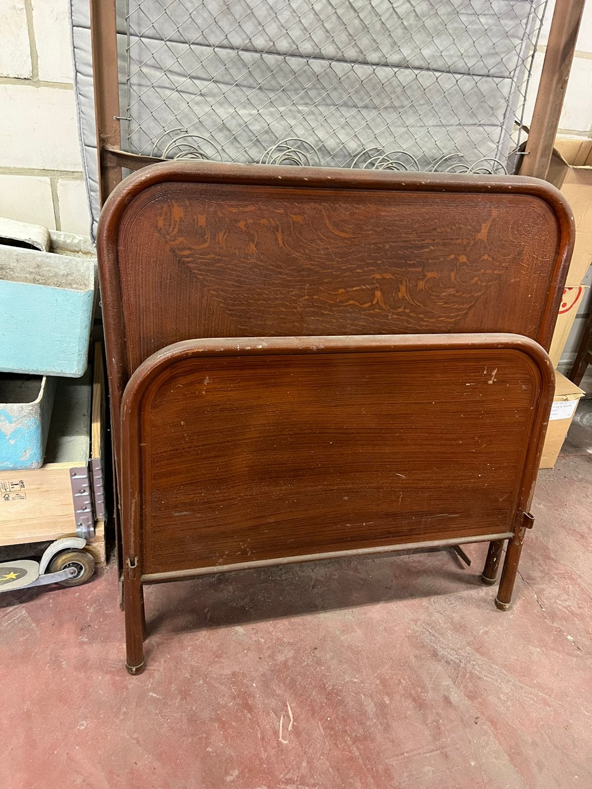 Antiek metalen bed, Ophalen