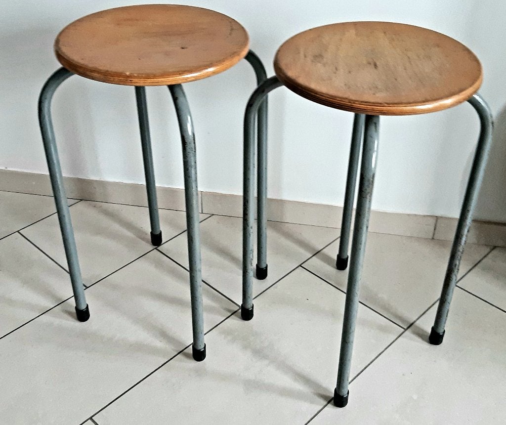 2 hauts tabourets de labo, Maison & Meubles, 2 tabourets, Enlèvement, Utilisé, Bois