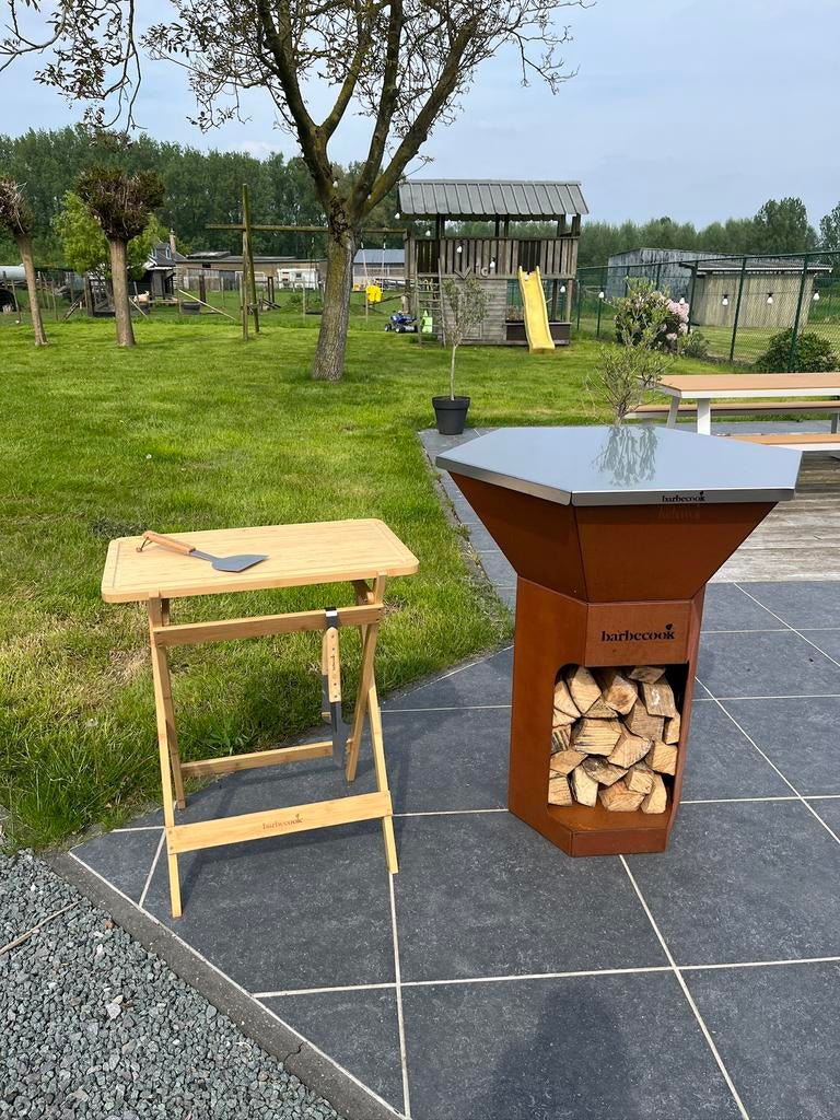 Barbecook ofyr nestor incl plaat, rooster, tafel, accesoires, Tuin en Terras, Ophalen, Zo goed als nieuw