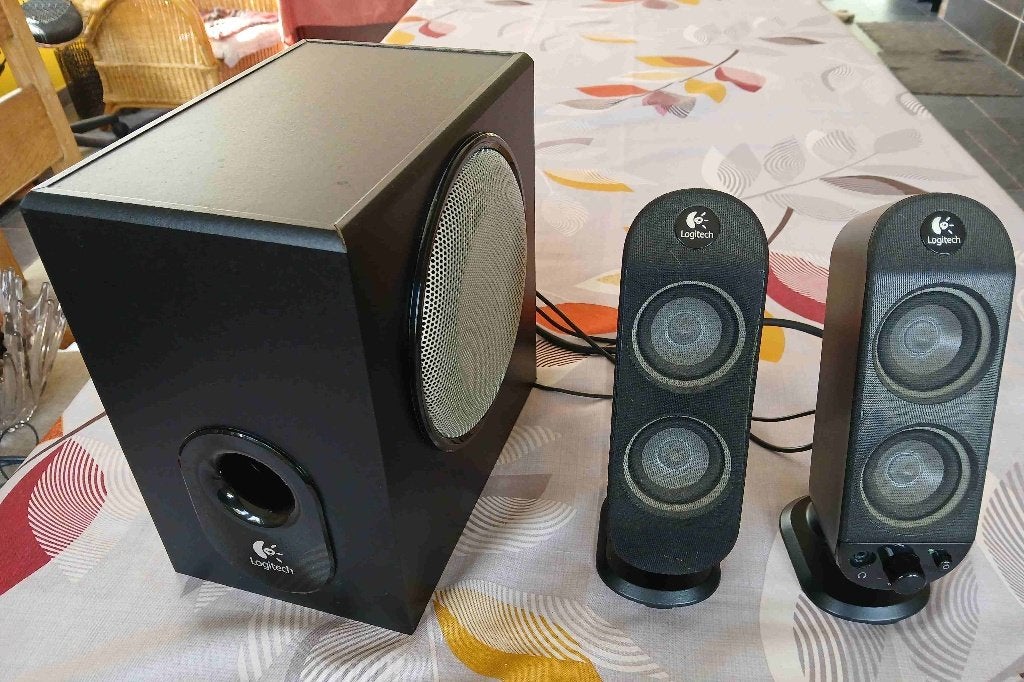 Logitech X-230-luidsprekers, Subwoofer, Logitech, Ophalen of Verzenden, Zo goed als nieuw