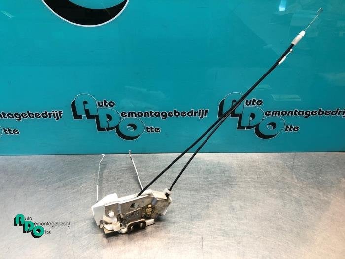 Deurslot Mechaniek 4Deurs rechts-voor van een Nissan Pixo (P, Auto-onderdelen, Carrosserie, Gebruikt, -, -, Ophalen of Verzenden
