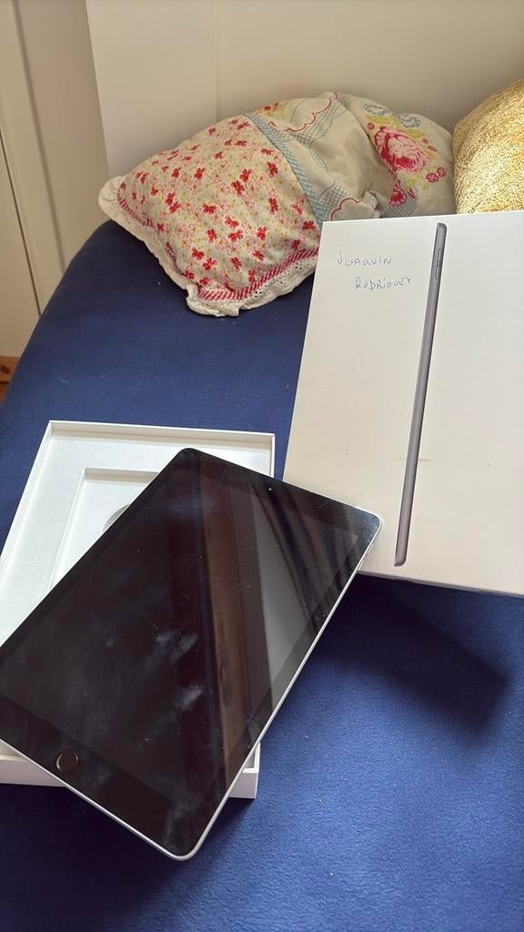 iPad 2018-2019, Informatique & Logiciels, Apple iPad Tablettes, Enlèvement ou Envoi, Apple iPad, Comme neuf, Gris