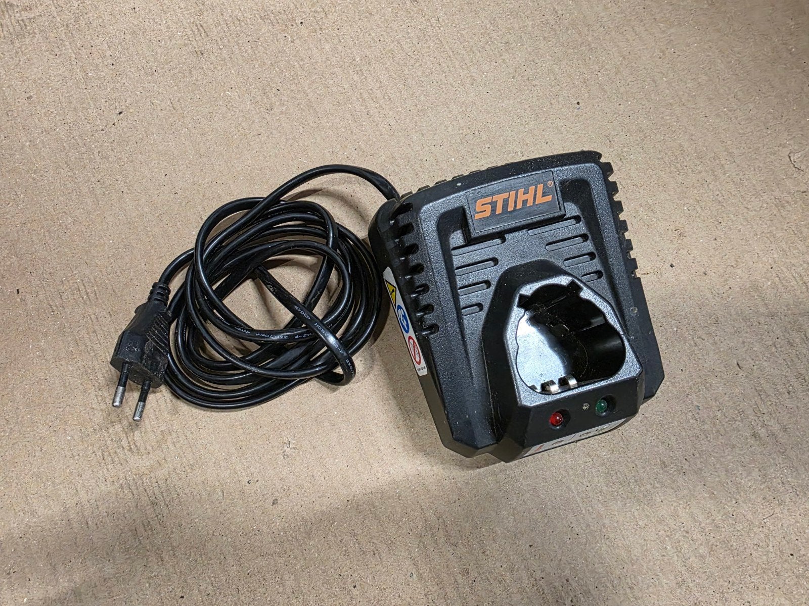 Chargeur de batterie Stihl, Enlèvement