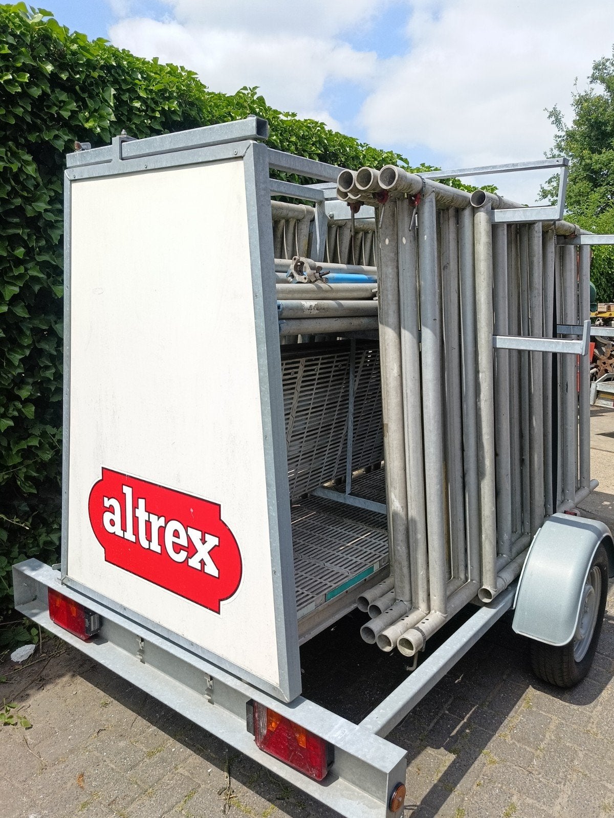 Altrex steiger aanhanger, Ophalen